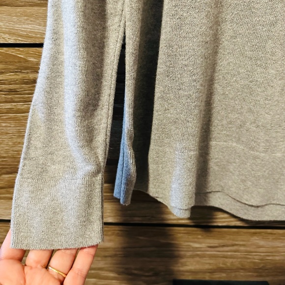 Old Navy lightweight sweater top - Picture 5 of 6